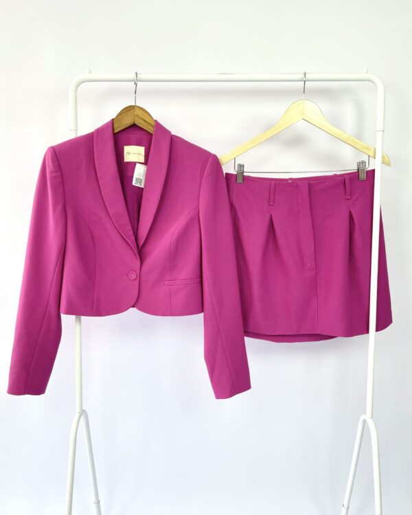 Conjunto rosa casaqueto e saia NV - 38 - VENDIDO SISTEMA OTO