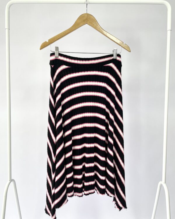 Saia preta com listras EVA - M