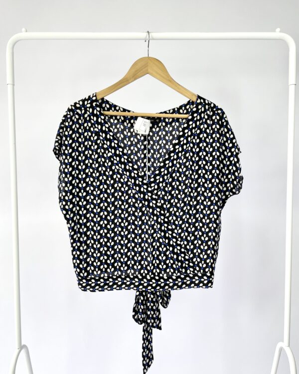 Blusa preta com amarração e estamp CAVENDISH - 42 - VENDIDO SIST OTO