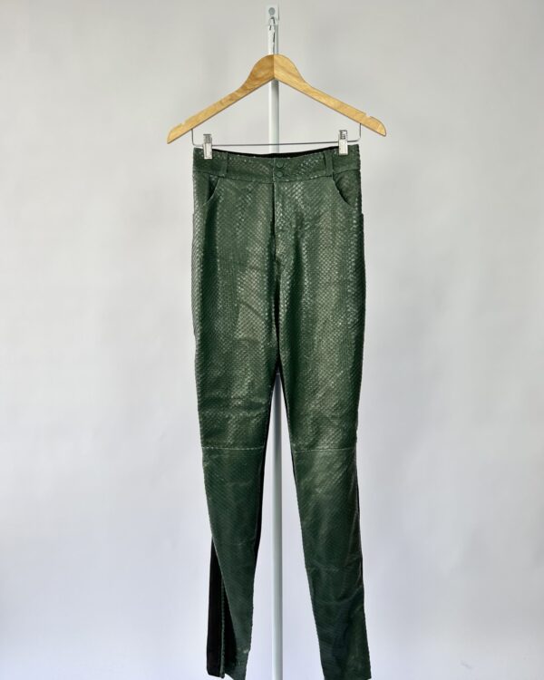 Calça snake verde texturizada couro DANI BERNARDES - 36 *nunca usado* - VENDIDO SISTEMA OTO