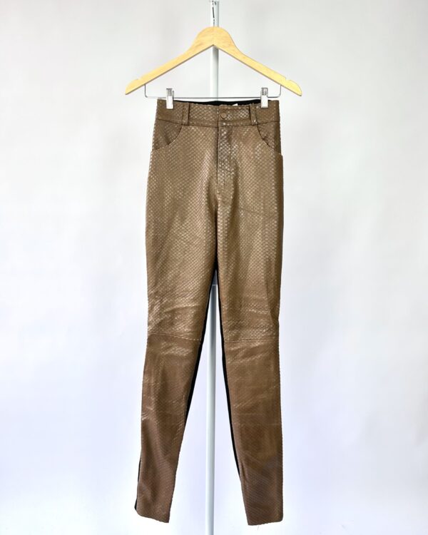 Calça snake marrom texturizada couro DANI BERNARDES - 40 *nunca usado* - VENDIDO SISTEMA OTTO