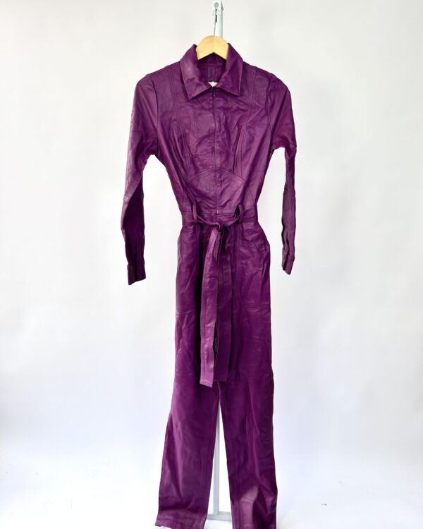 Macacão roxo jumpsuit couro DANI BERNARDES - P *nunca usado* - VENDIDO SISTEMA OTO