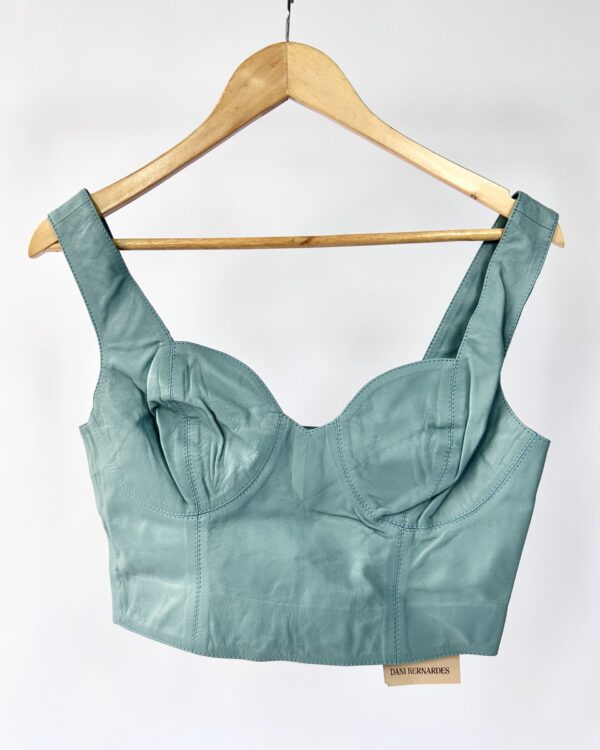 Cropped azul claro couro DANI BERNARDES - P *nunca usado* - VENDIDO SISTEMA OTTO