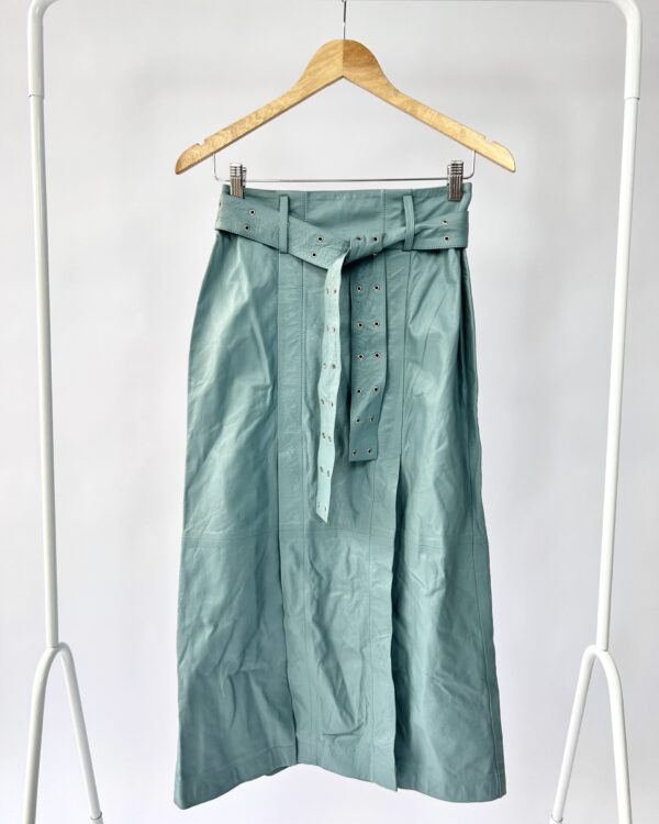 Saia midi couro azul claro DANI BERNARDES - P *nunca usado* - VENDIDO SISTEMA OTTO