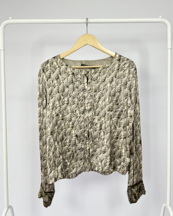 Camisa seda com bordado na manga ANIMALE - G