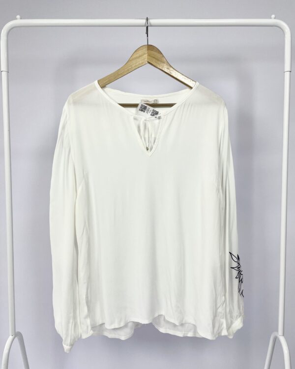 Camisa off white com detalhes na manga MARIA FILO - G - VENDIDO SIST OTO