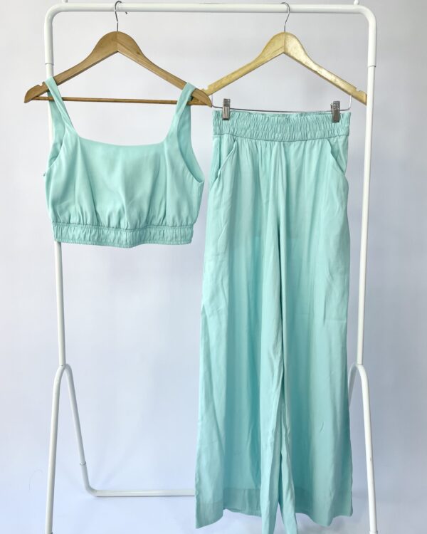 Conjunto azul claro top e calça ANNE FERNANDES - M - VENDIDO SISTEMA OTO