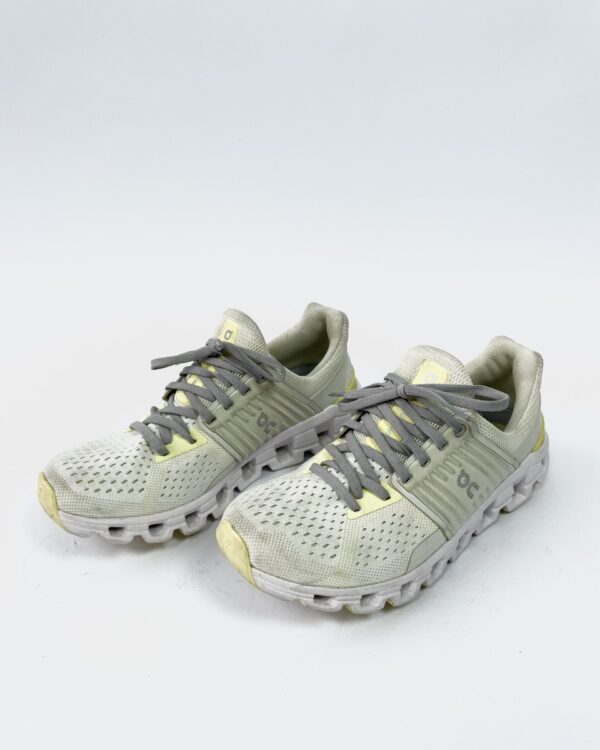 Tênis bege cinza ON - 35 - VENDIDO SIST OTO