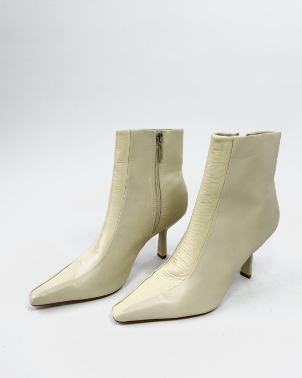 Bota branca bico fino SCHUTZ - 37