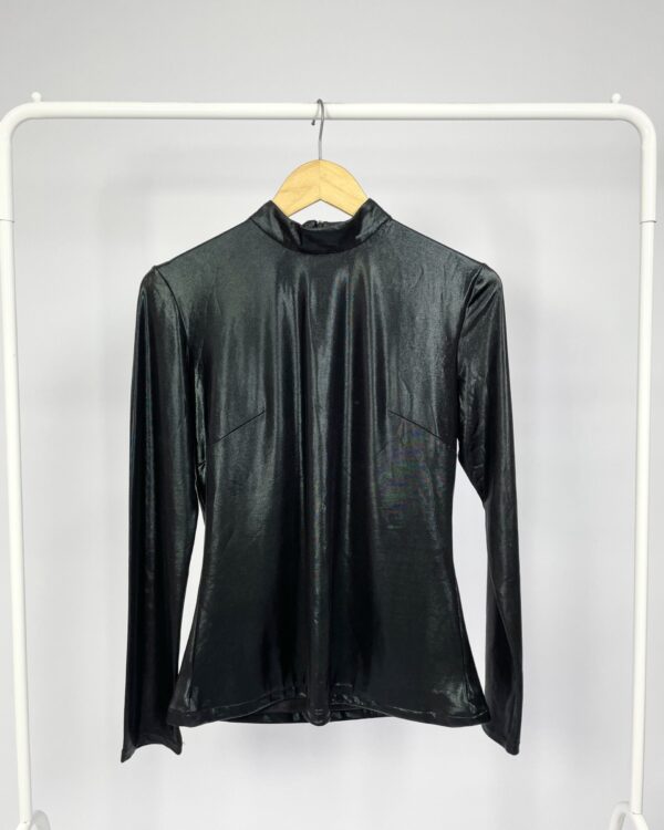 Blusa preta manga ziper na gola A. BRAND - 40 - VENDIDO SISTEMA OTO