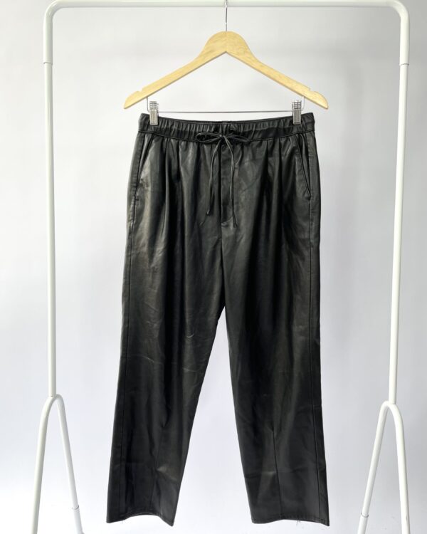Calça de couro PU ZARA - M - VENDIDO SIST OTO