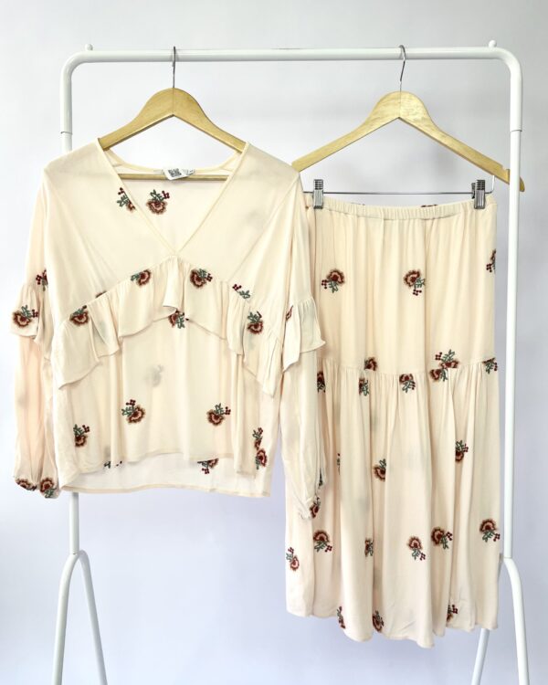 Conjunto saia e blusa rosa claro estampada ATEEN - 38 - VENDIDO SIST OTO