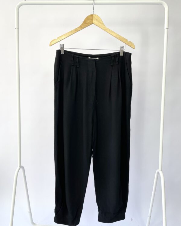 Calça preta NV - 40 - VENDIDO SIST OTO