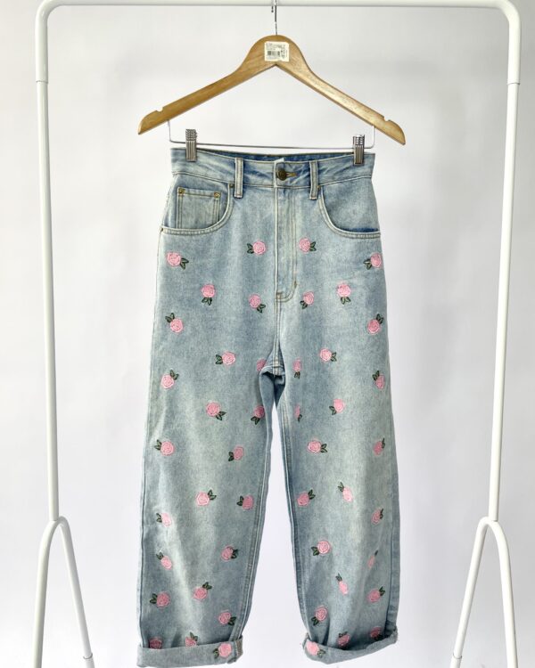 Calça jeans com bordado flores NV - 34 - VENDIDO SIST OTO