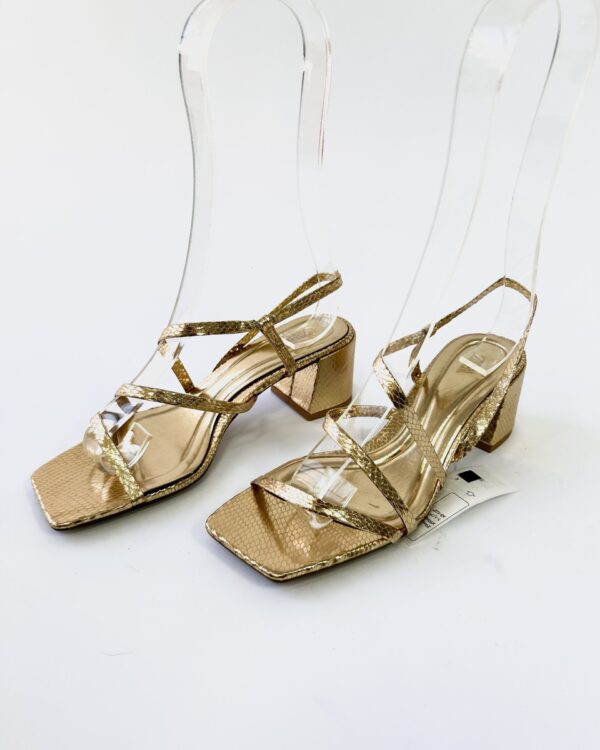 Sandalia tiras dourada ZARA - 37 - VENDIDO SIST OTO