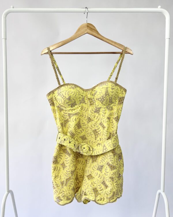 Macaquinho lasie verde com cinto PAPU - P * NUNCA USADO* - VENDIDO SISTEMA OTO