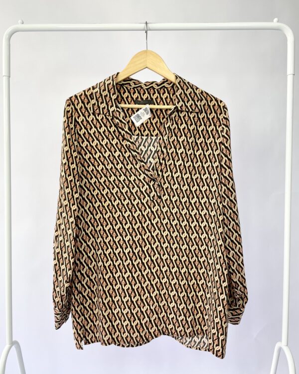 Camisa preta estampa vermelho e branca dragões ABRAND - 40 - VENDIDO SIST OTO