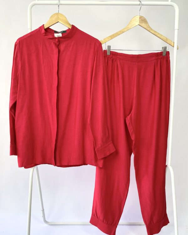 Conjunto calça e camisa vermelha MADNOMAD - G - VENDIDO SIST OTO