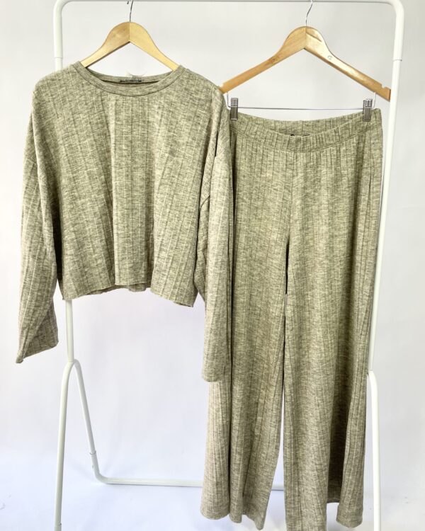 Conjunto cinza estampado calça e blusa ZARA - G - VENDIDO SISTEMA OTO