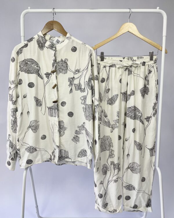 Conjunto off white e estampa cinza MAPA RIO - 40 - VENDIDO SISTEMA OTO