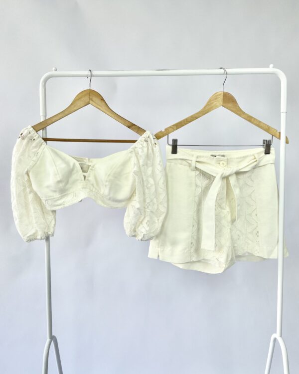 Conjunto short e croped off white  PAPU -P *NUNCA USADO*