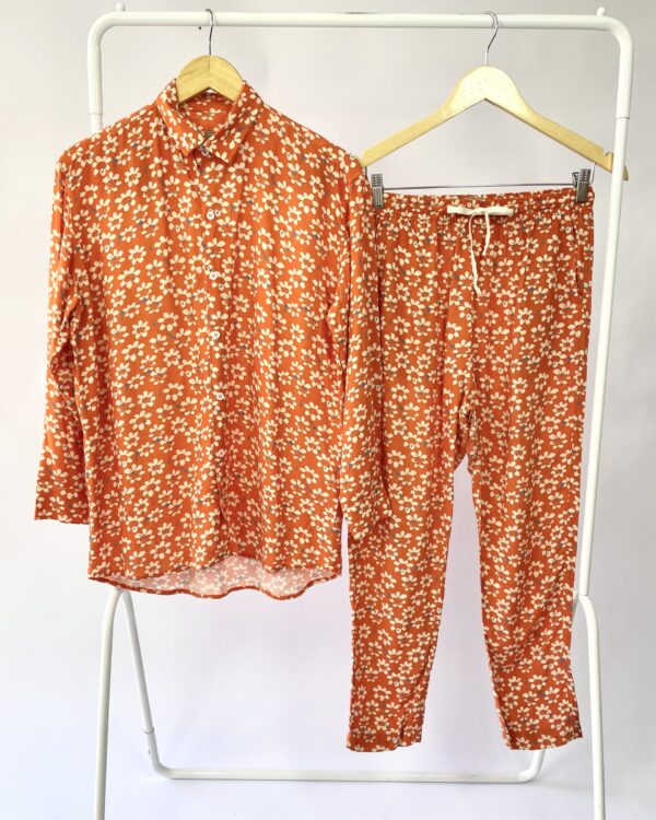 Conjunto laranja com flores PARIOCA - P