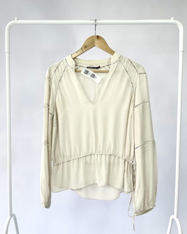 Blusa off white seda BOBO - P - VENDIDO SISTEMA OTO