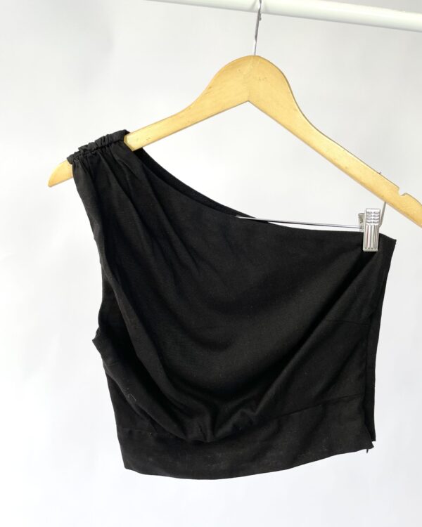 blusa preta um ombro so SACADA - 36 - VENDIDO SISTEMA OTO