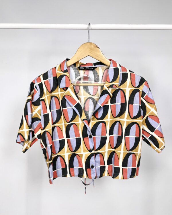 Blusa estampada geométrica com detalhes ZARA - P - VENDIDO SISTEMA OTO