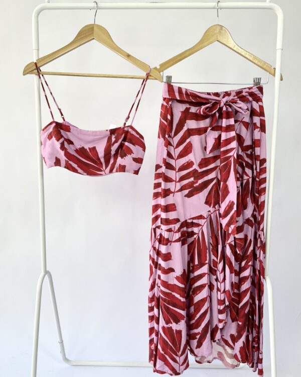 Conjunto saia e top rosa com estamp vermelha ANIMALE - 40 - VENDIDO SISTEMA OTO