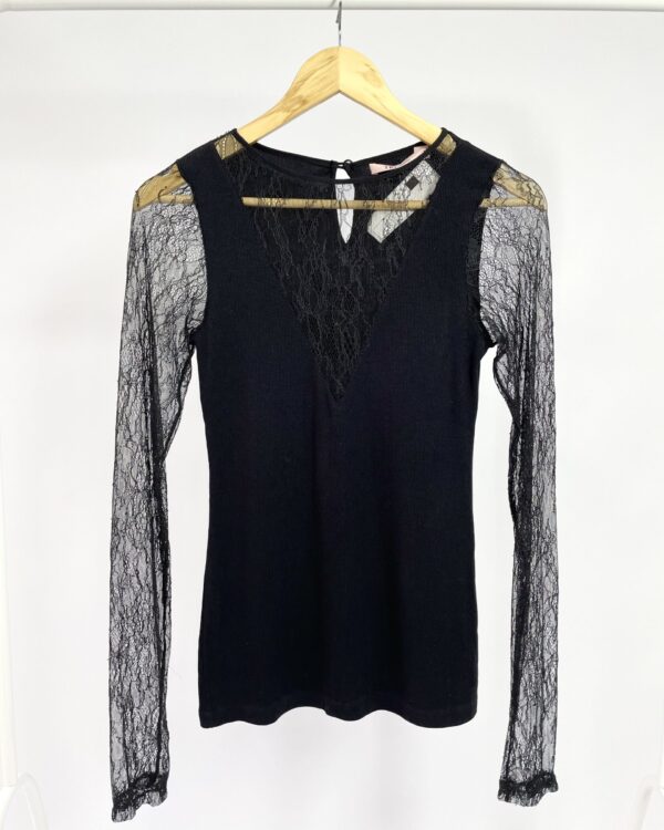 Blusa de malha preta com renda TIG - M - VENDIDO SISTEMA OTO