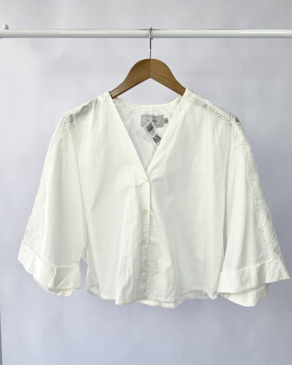 Blusa branca com renda na manga LACCORD - M - VENDIDO SISTEMA OTO