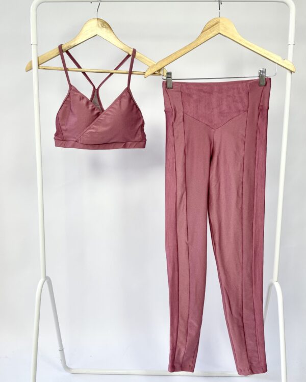 Conjunto top e calça rosa TRACK FIELD - M