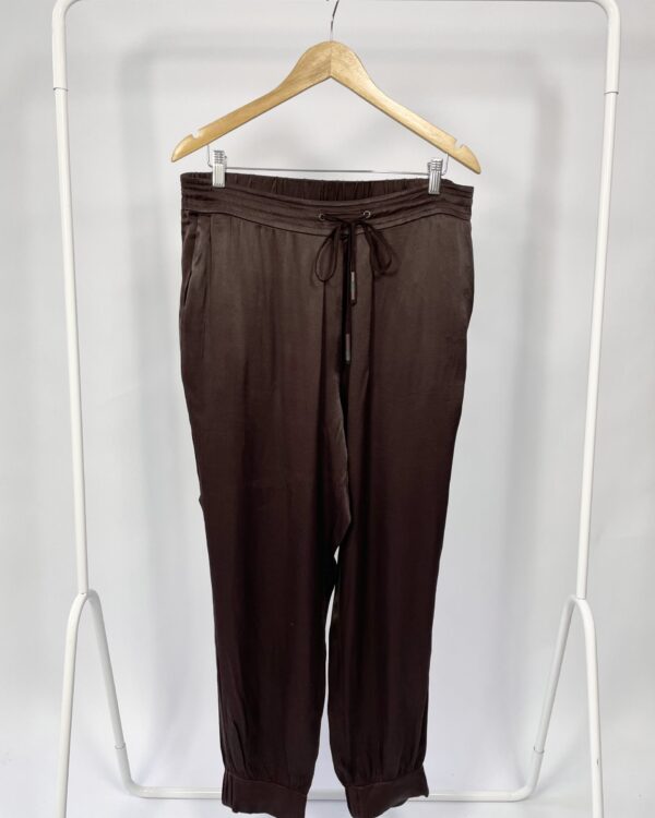 Calça marron acetinada SHOULDER - 44 - VENDIDO SISTEMA OTO