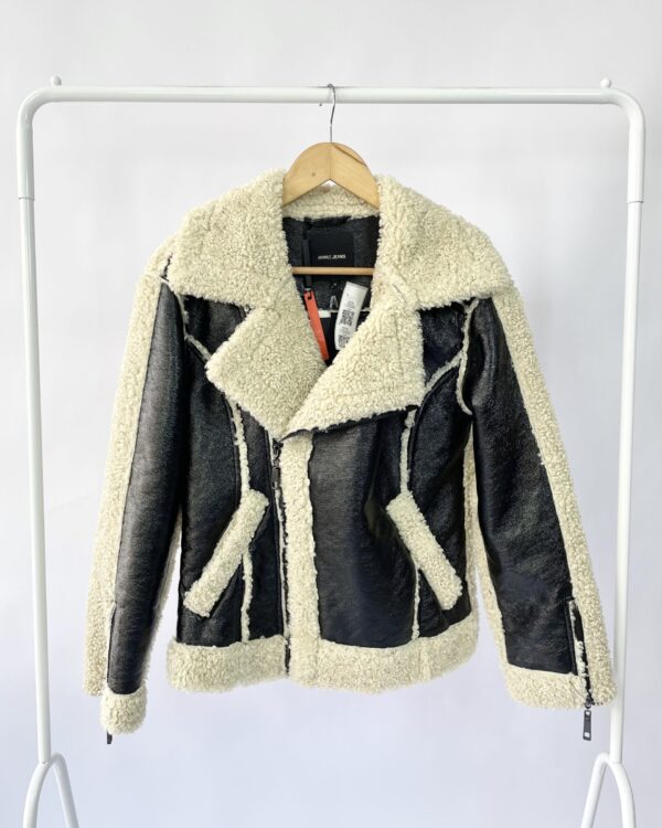 Jaqueta preta com pelos ANIMALE - M *nunca usado-* - VENDIDO SISTEMA OTO