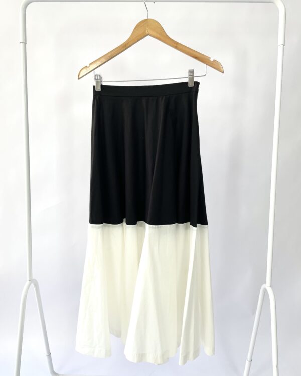 Saia branca e preta LOJA 3 - PP - VENDIDO SISTEMA OTO
