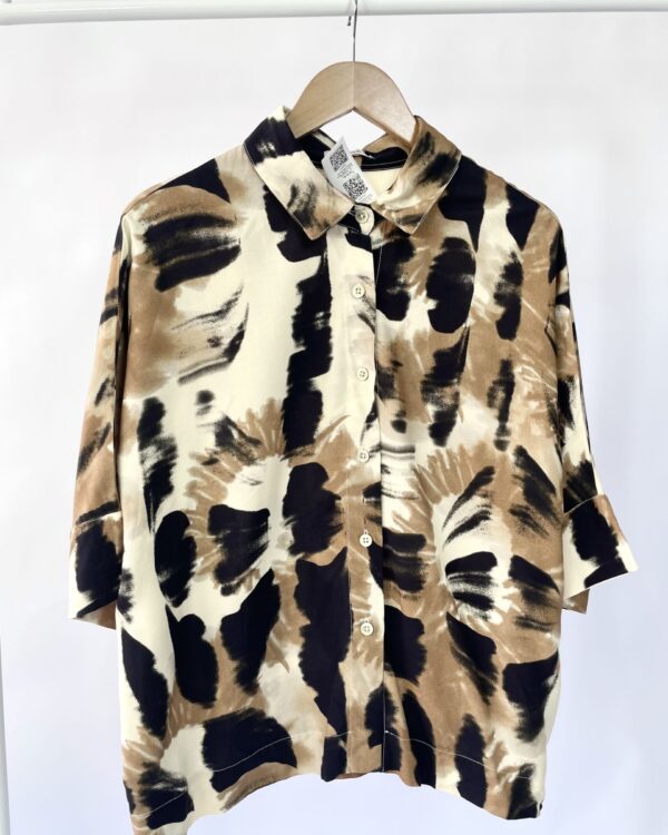 Camisa estampada preto bege e marrom BARCALA - G - VENDIDO SISTEMA OTO
