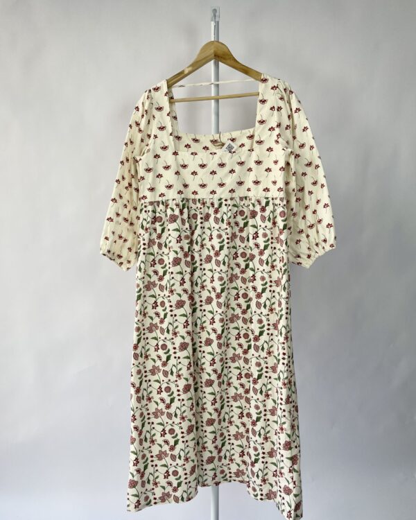 Vestido midi de flores ENOA - M *nunca usado* - VENDIDO SISTEMA OTO