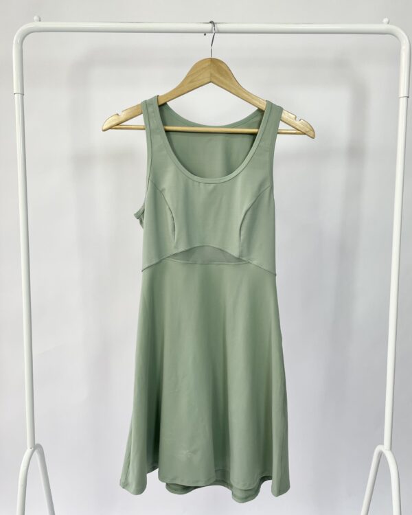Vestido curto com short verde TRACK & FIELD - P VENDIDO SISTEMA OTO