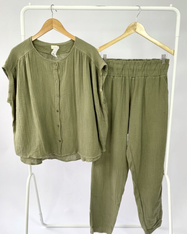 Conjunto calça e blusa verde B/O - G - VENDIDO SISTEMA OTO