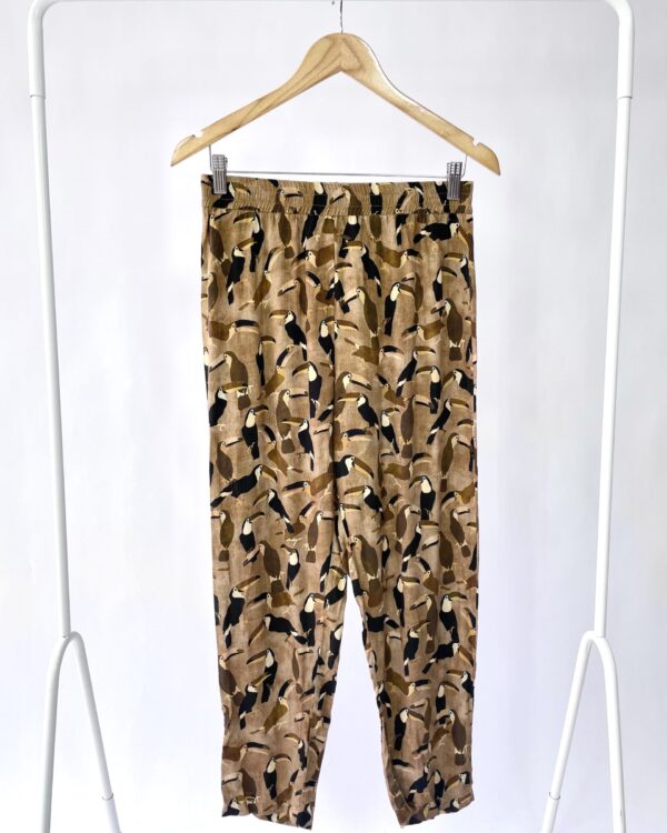Calça marrom com tucanos FARM - M VENDIDO SISTEMA OTO