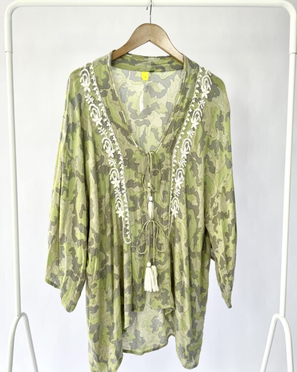 Bata verde com estampa FARM - U - VENDIDO SISTEMA OTO