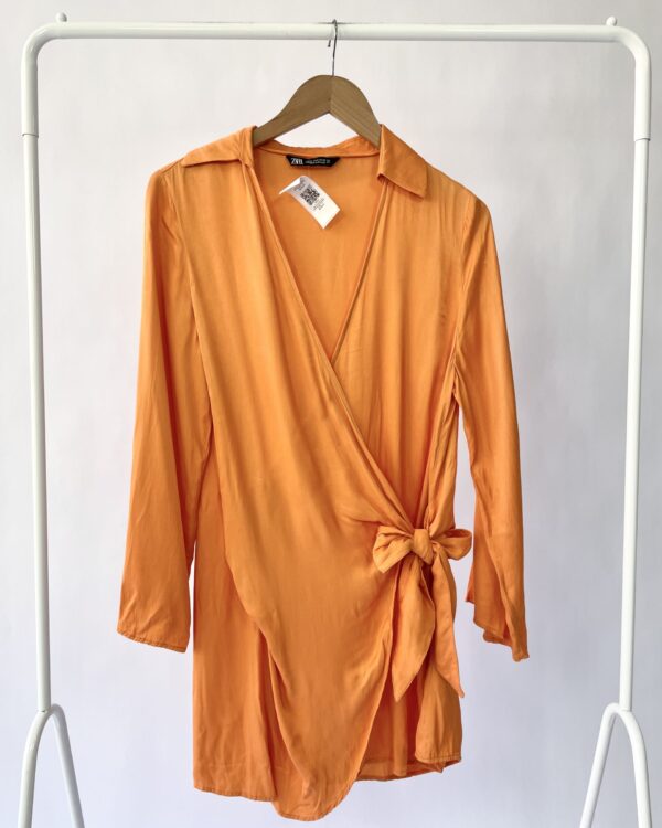 Vestido acetinado laranja transpassado ZARA - M - VENDIDO SISTEMA OTO
