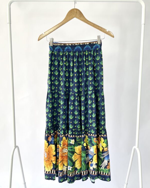 Saia midi azul com estmaps verde flores na barra FARM - P - VENDIDO SISTEMA OTO