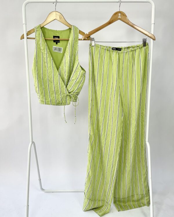 Conjunto verde listrado calça e colete ZARA - M - VENDIDO SISTEMA OTO