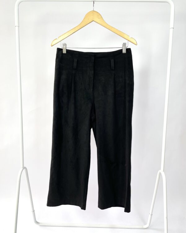 Calça preta camurça LE LIS BLANC - 38 - VENDIDO SISTEMA OTO