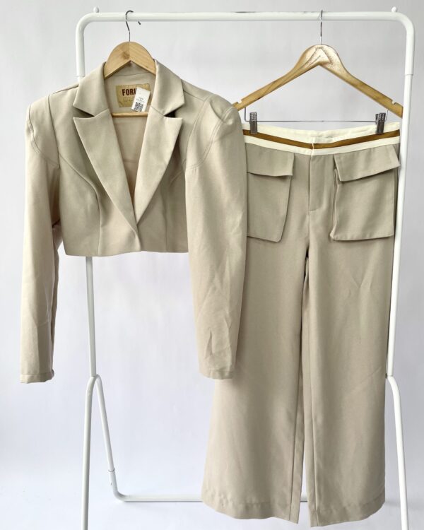 Conjunto cinza calça e mini blazer FORUM - 38 VENDIDO SISTEMA OTTO