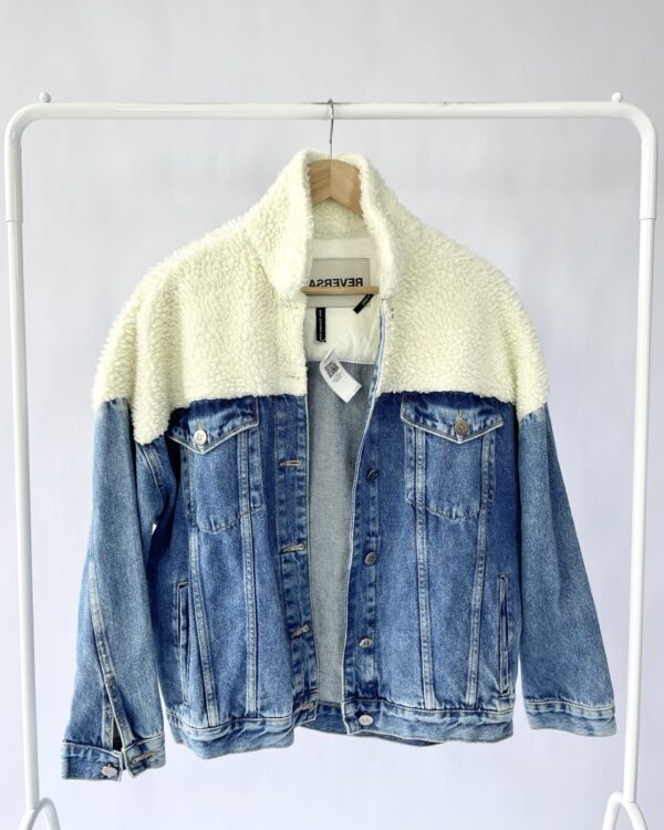 Jaqueta jeans com pelos REVERSA - P