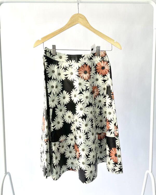 Saia couro preta com estampa flores RESERVA - 36 *nunce usado* - VENDIDO SISTEMA OTTO