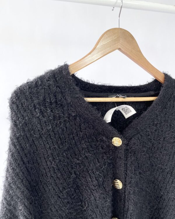 Cardigan preto plush com botões dourado PATBO - M VENDIDO SISTEMA OTTO